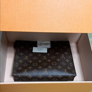 🥰 🆕 RARE Louis Vuitton Toiletry Pouch 26, SOLD OUT PIECE